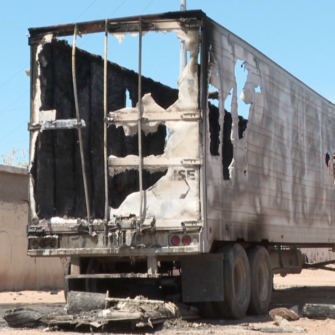 Incendio de Caja de Tráiler Resulta con Pérdida Total al Poniente de Hermosillo